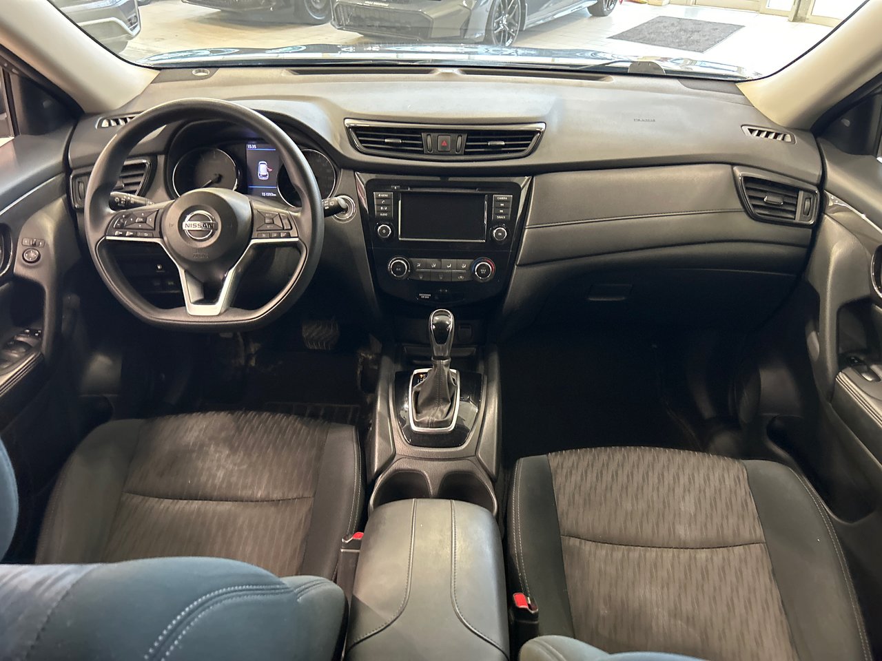2018 Nissan Rogue - Image 16