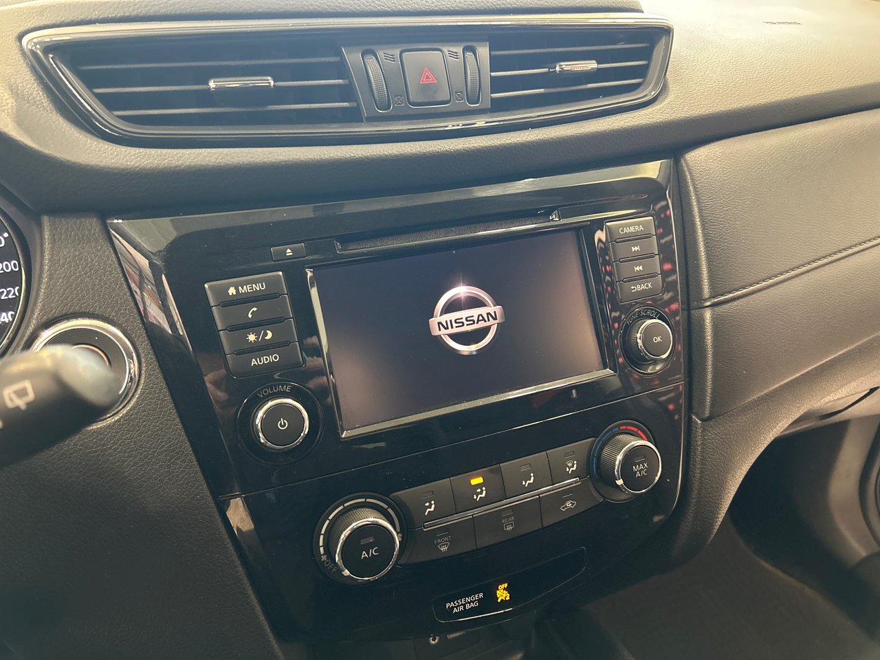 2018 Nissan Rogue - Image 20