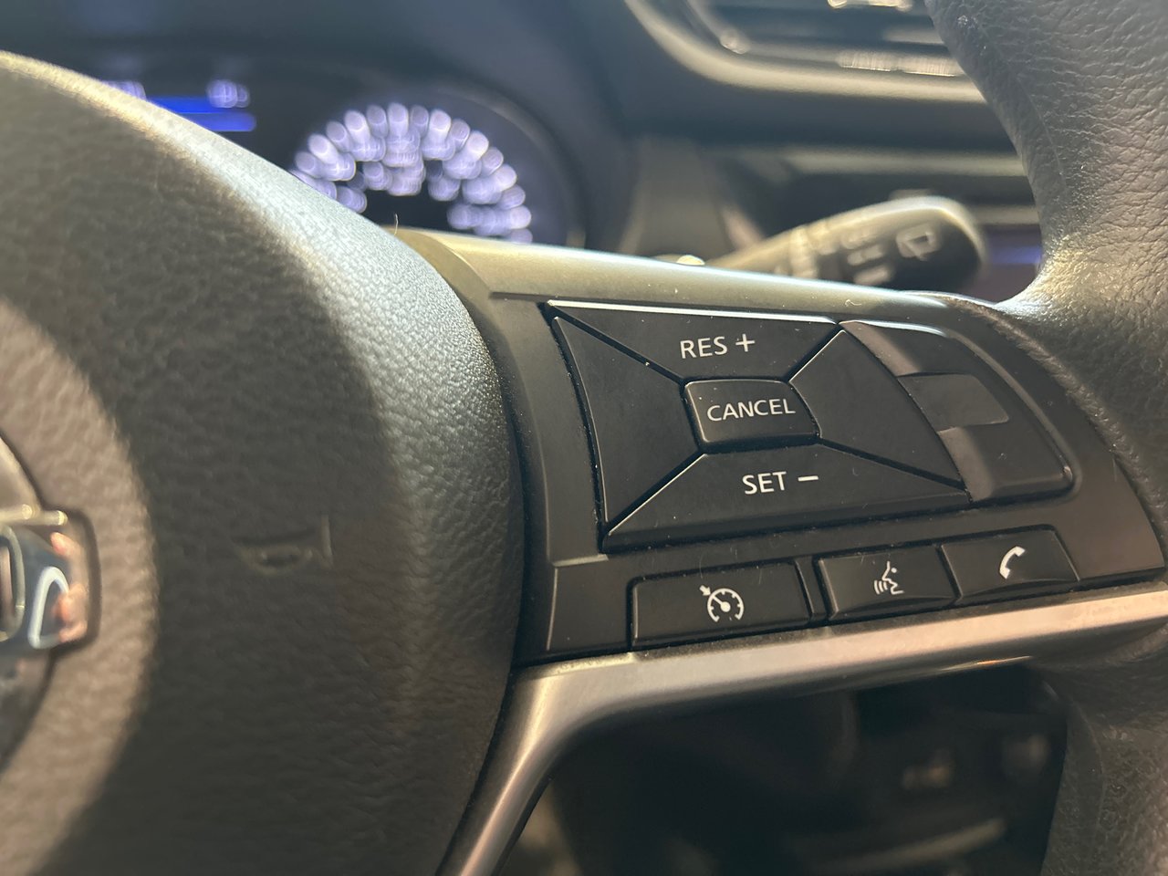 2018 Nissan Rogue - Image 25