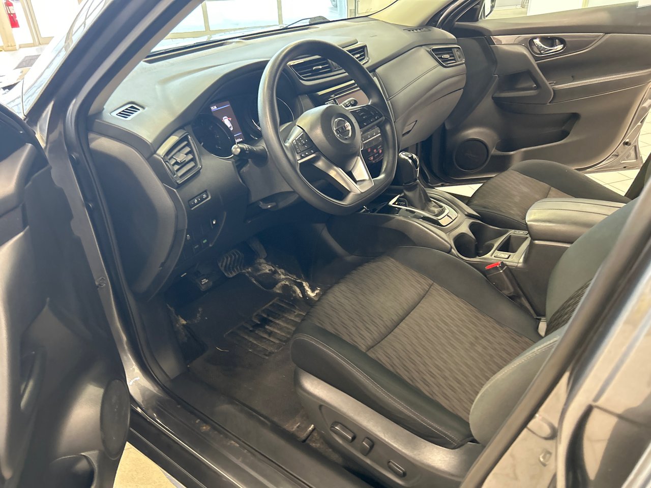 2018 Nissan Rogue - Image 33