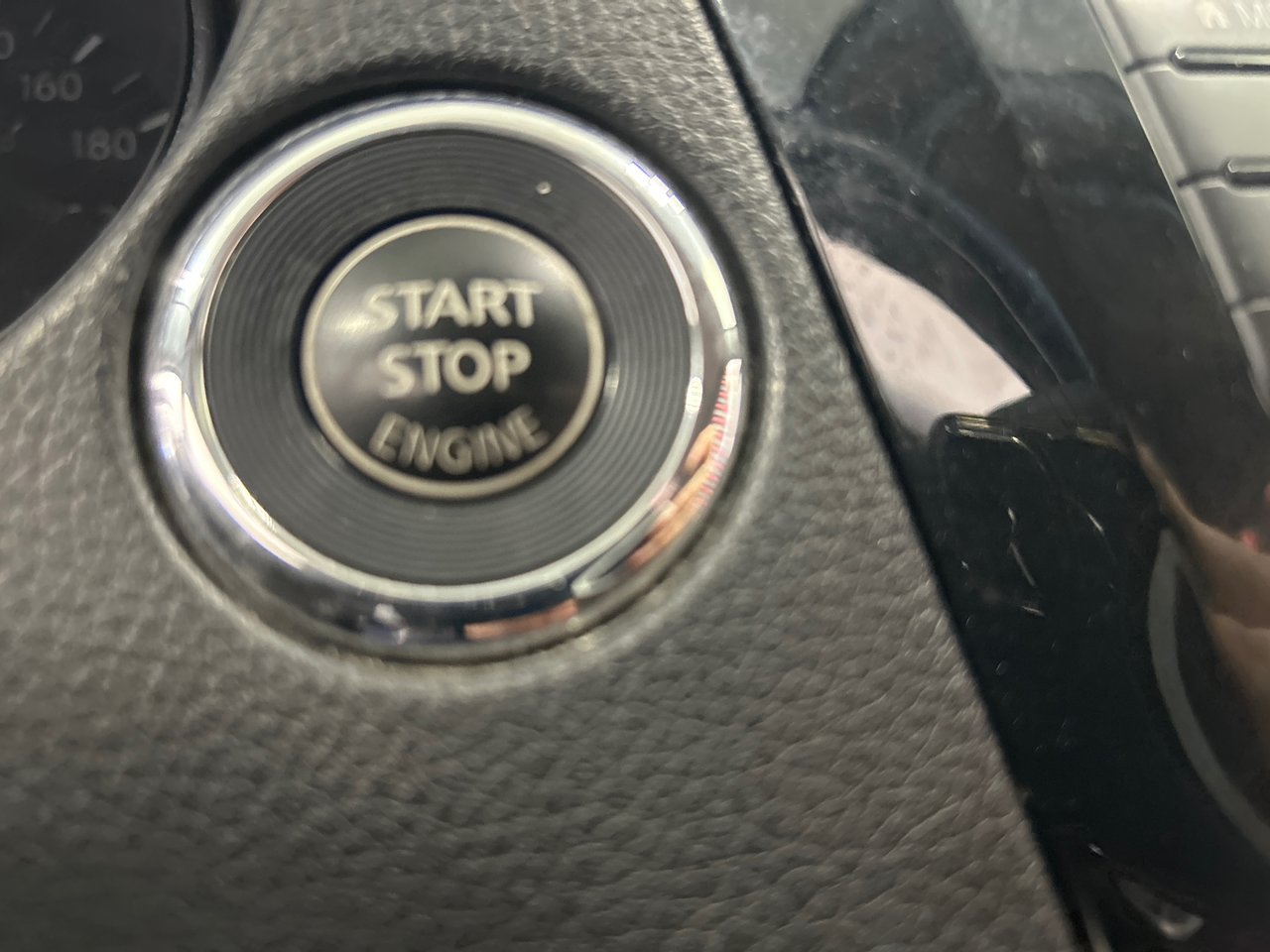2018 Nissan Rogue - Image 38