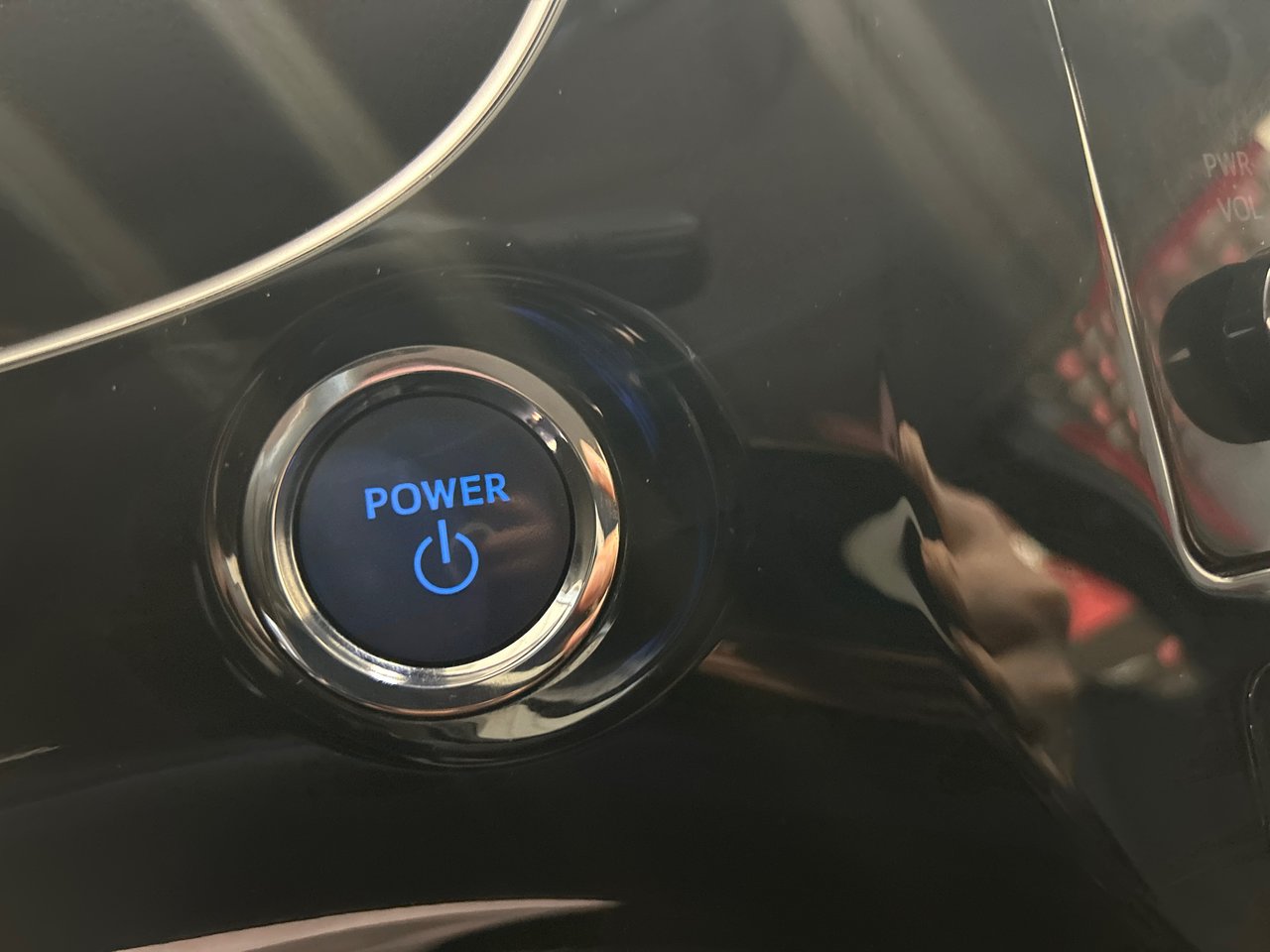 2019 Toyota Prius - Image 26