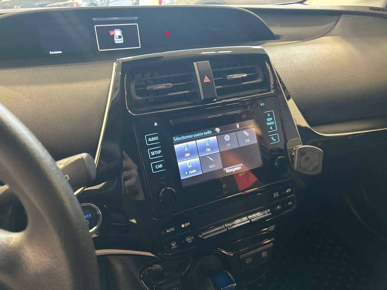 2019 Toyota Prius - Image 28