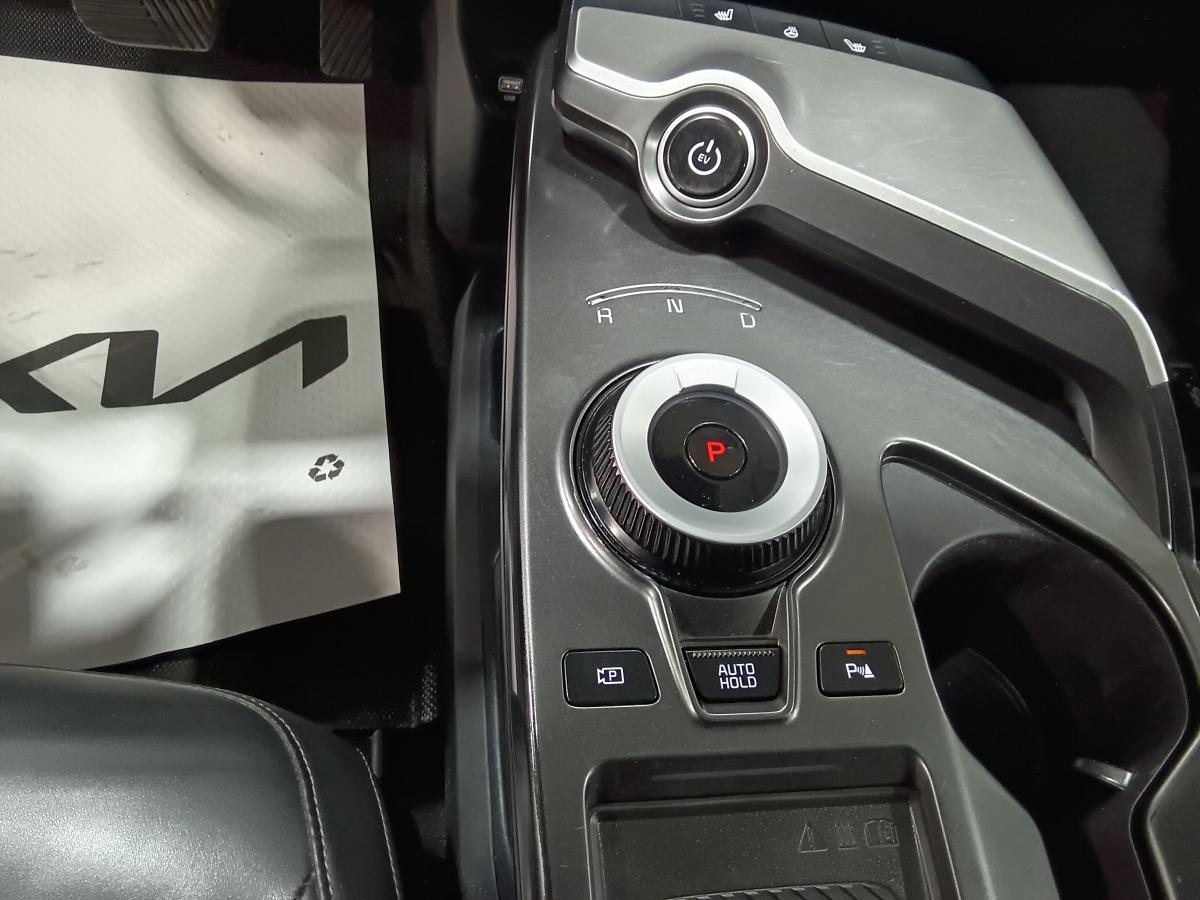 2022 Kia EV6 - Image 16
