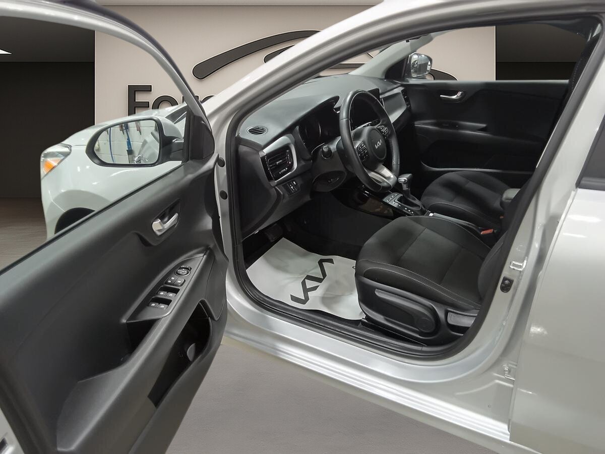 2023 Kia Rio5 - Image 17