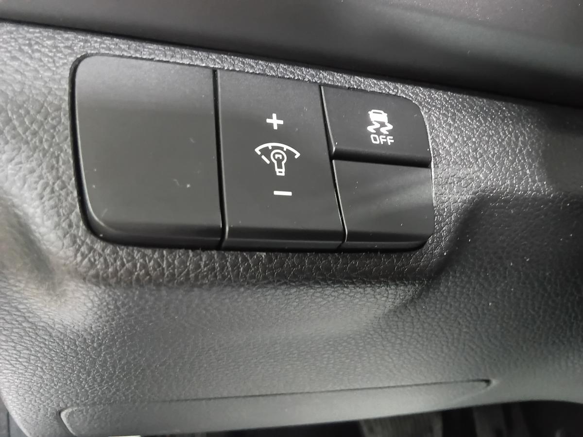 2023 Kia Rio5 - Image 28