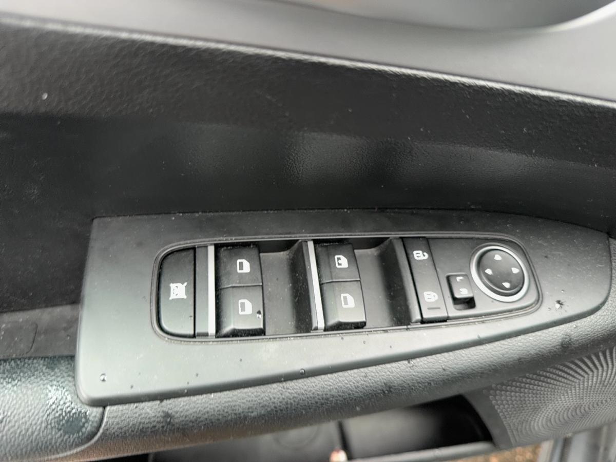 2023 Kia Forte - Image 10