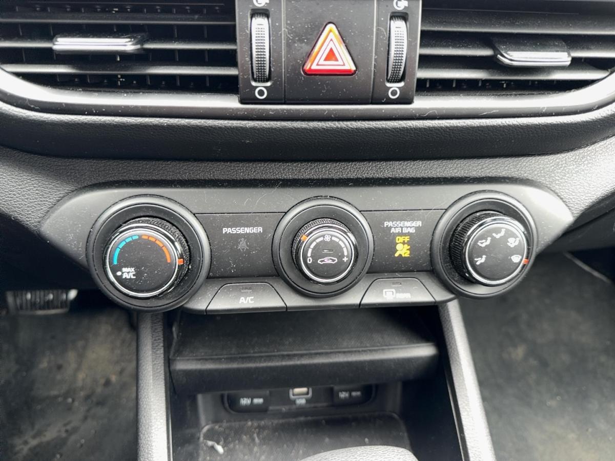 2023 Kia Forte - Image 20