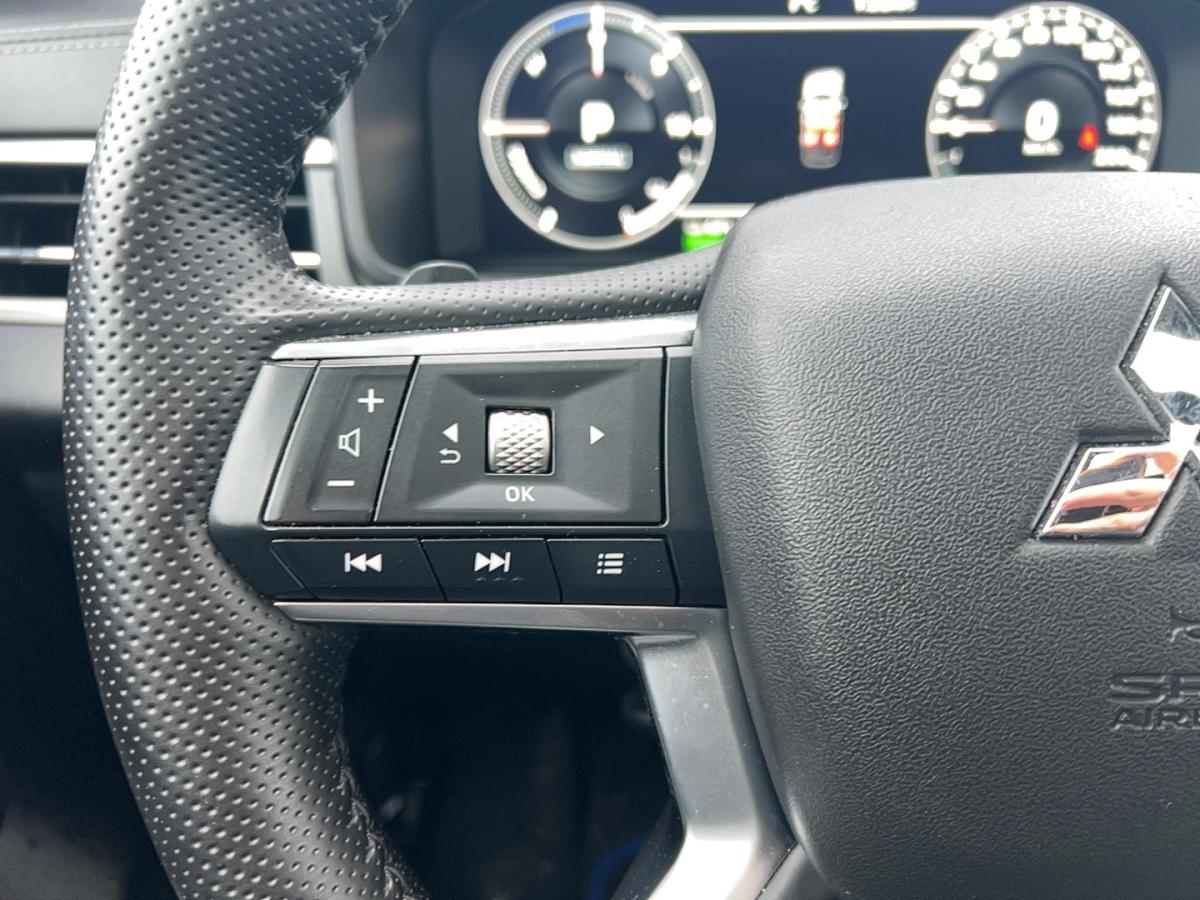 2025 Mitsubishi Outlander PHEV - Image 9