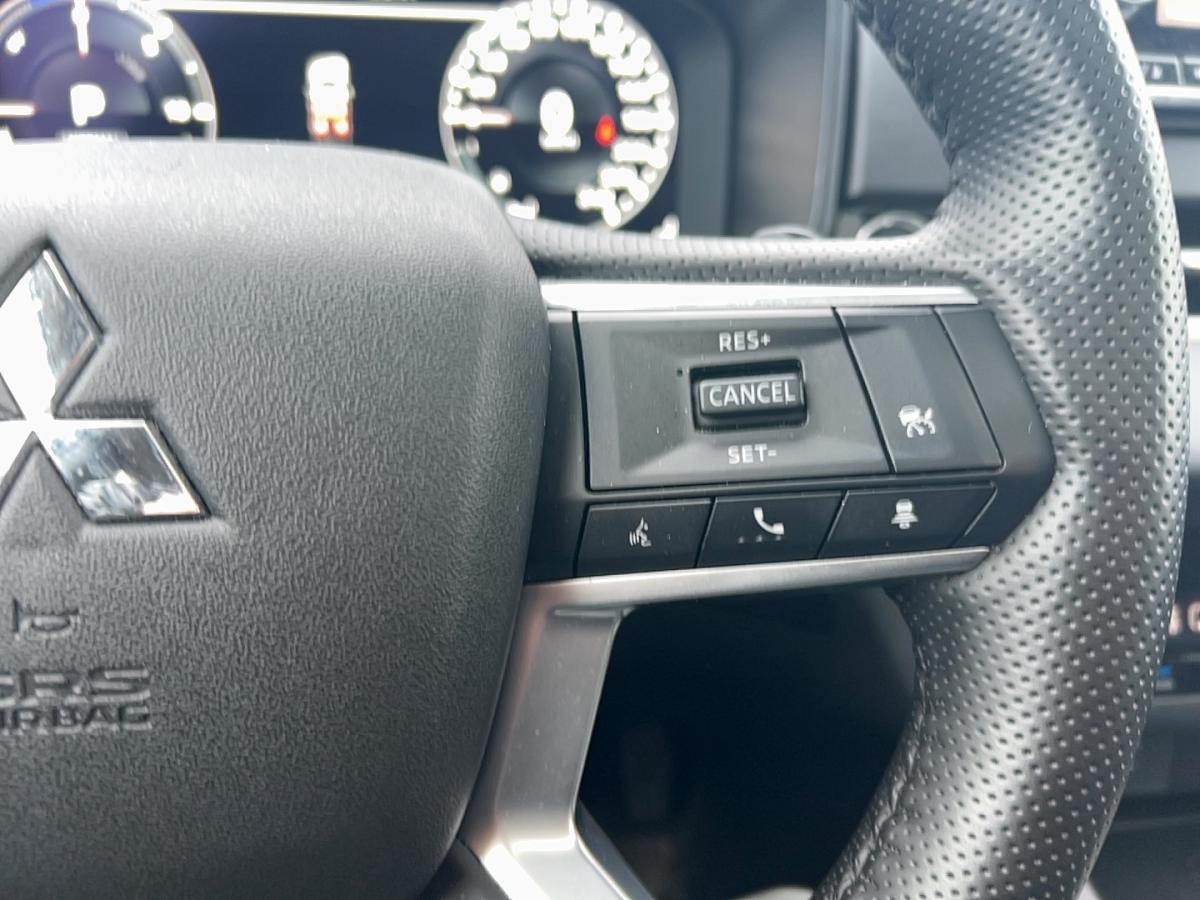 2025 Mitsubishi Outlander PHEV - Image 10