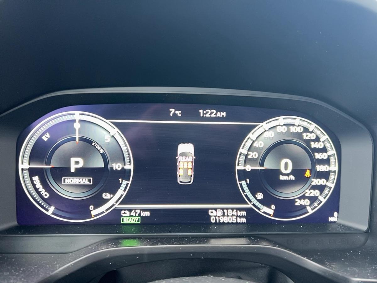 2025 Mitsubishi Outlander PHEV - Image 11