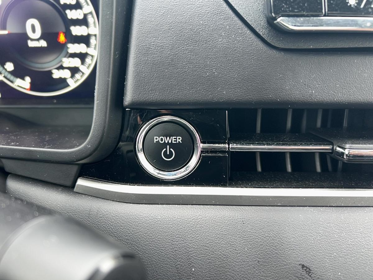 2025 Mitsubishi Outlander PHEV - Image 13