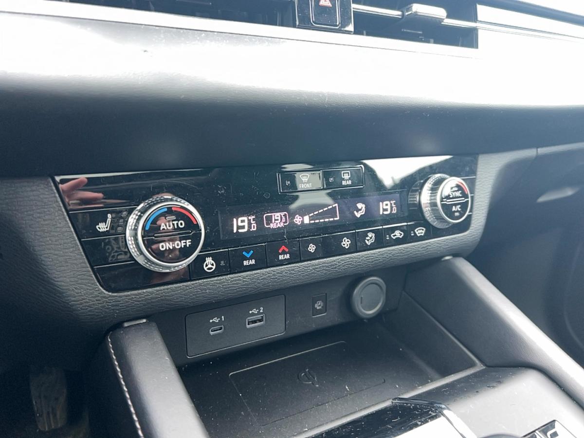 2025 Mitsubishi Outlander PHEV - Image 14