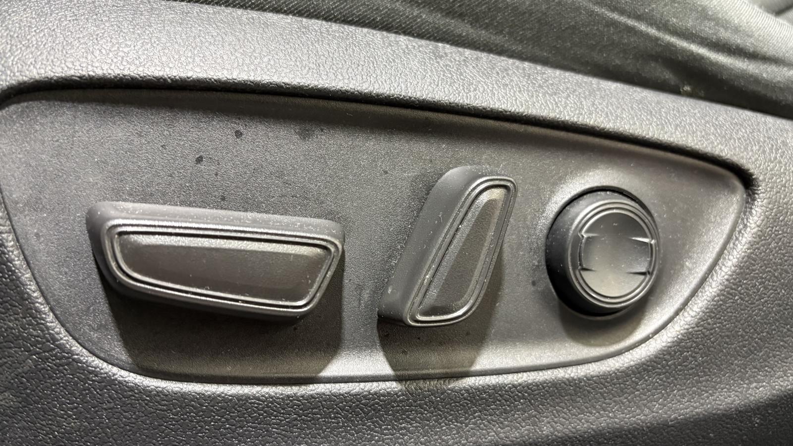 2022 Toyota RAV4 - Image 13