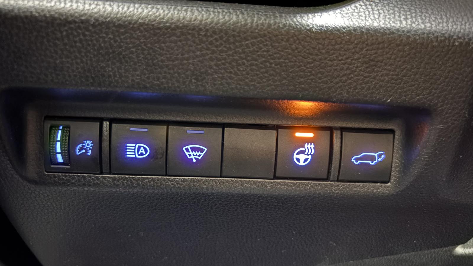 2022 Toyota RAV4 - Image 17