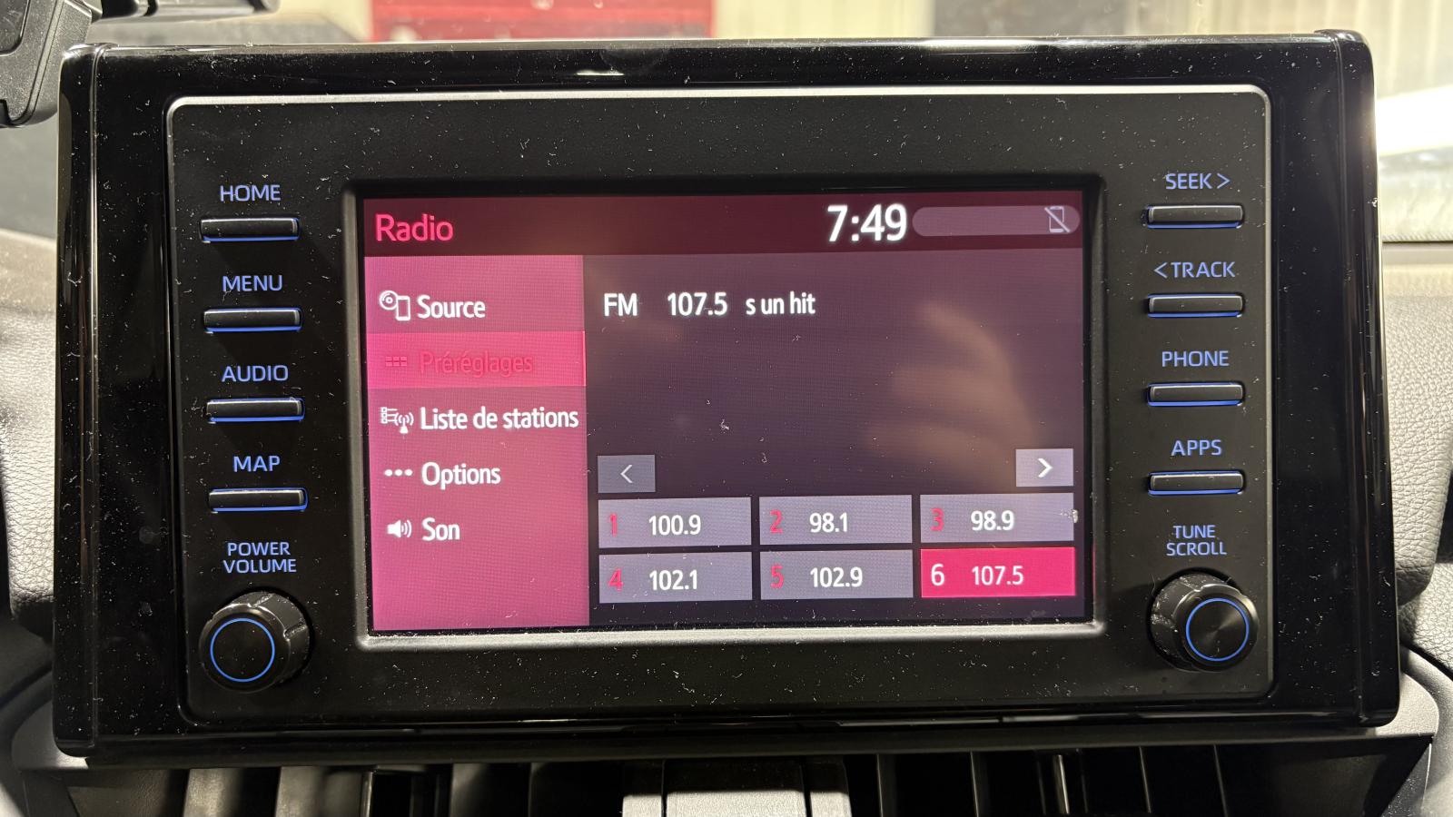 2022 Toyota RAV4 - Image 31