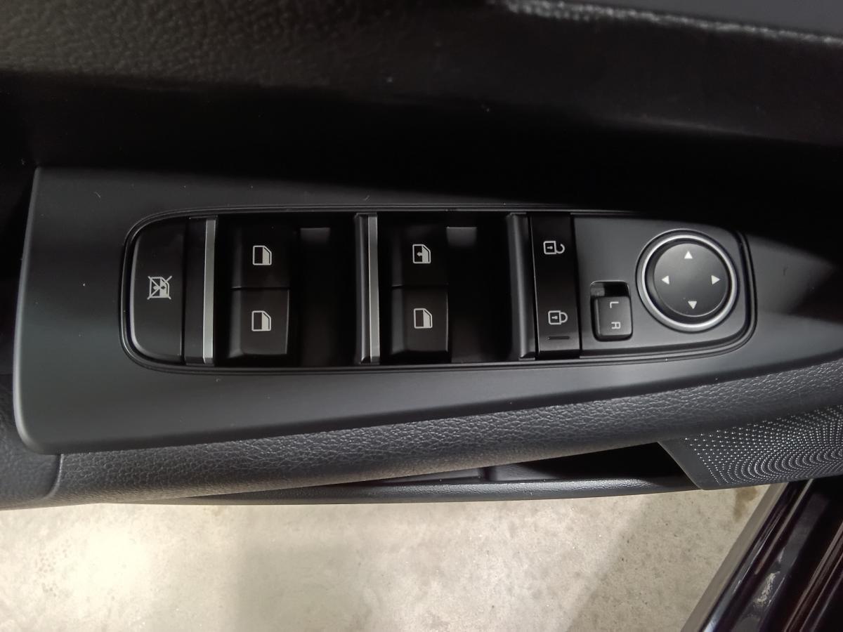 2024 Kia Forte - Image 23