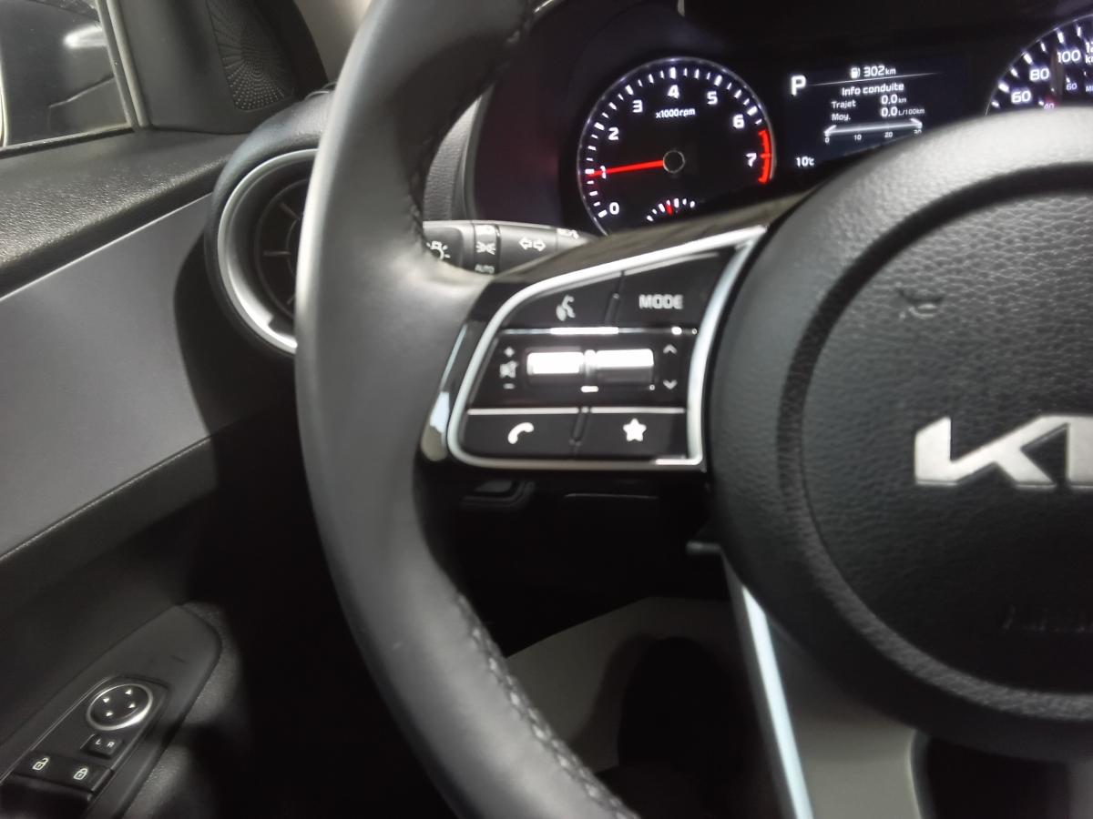 2024 Kia Forte - Image 25