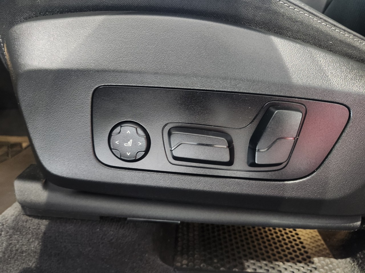 2024 BMW X1 - Image 12