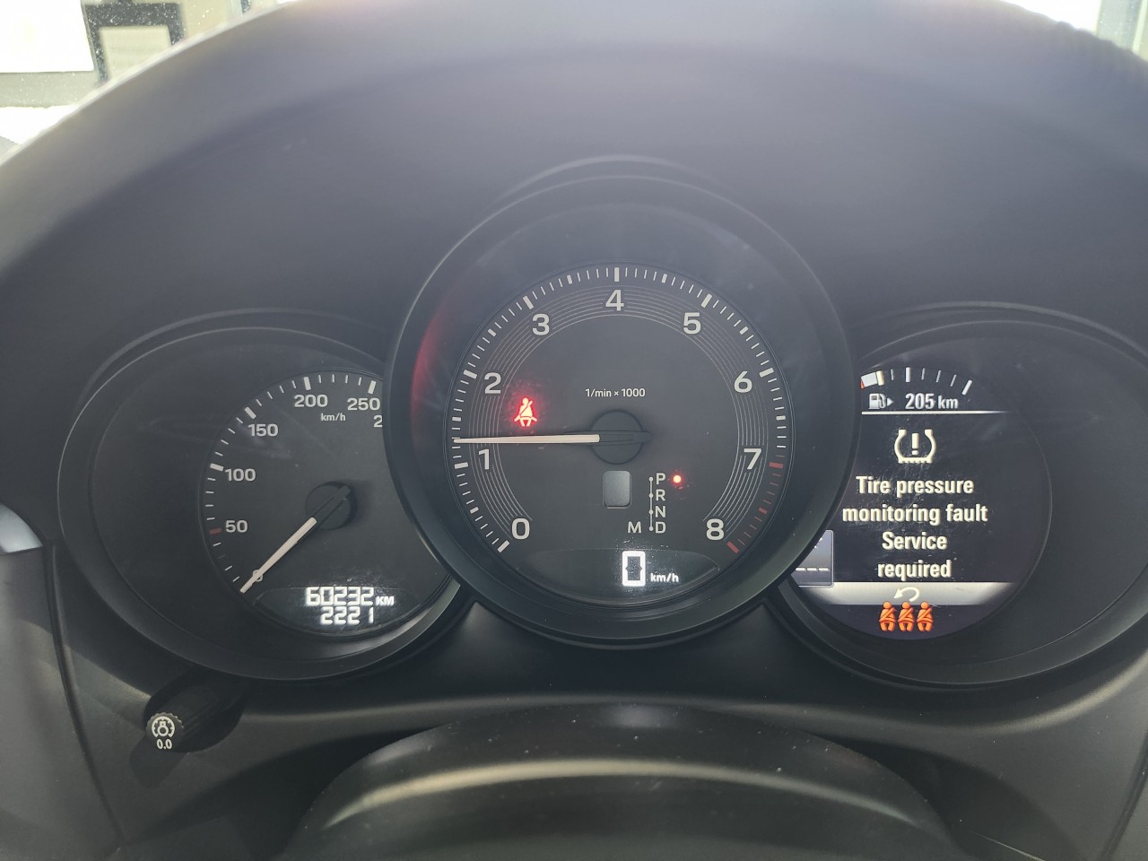 2023 Porsche Macan - Image 16