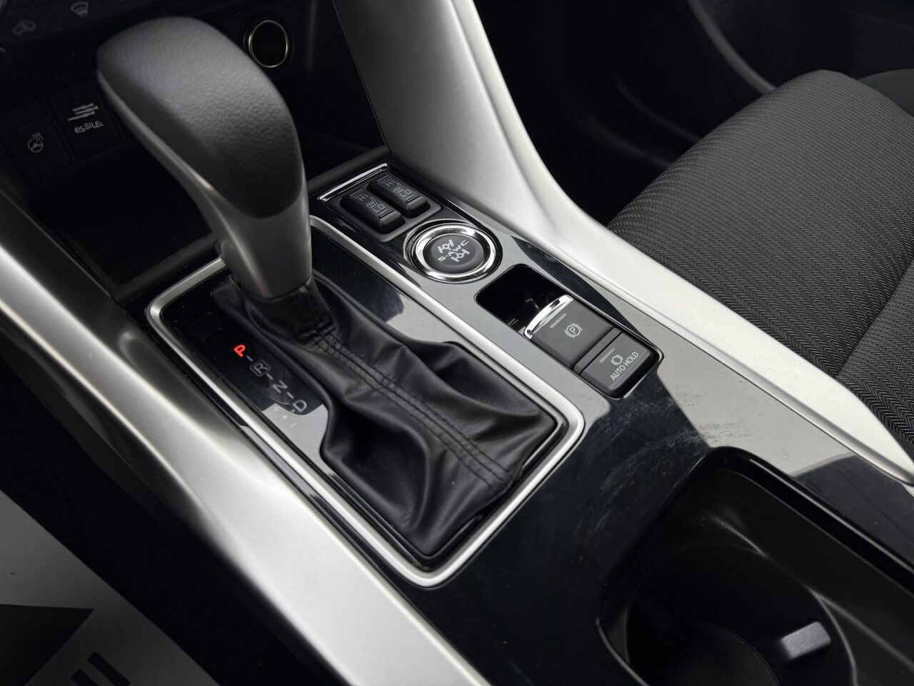 2023 Mitsubishi Eclipse Cross - Image 4