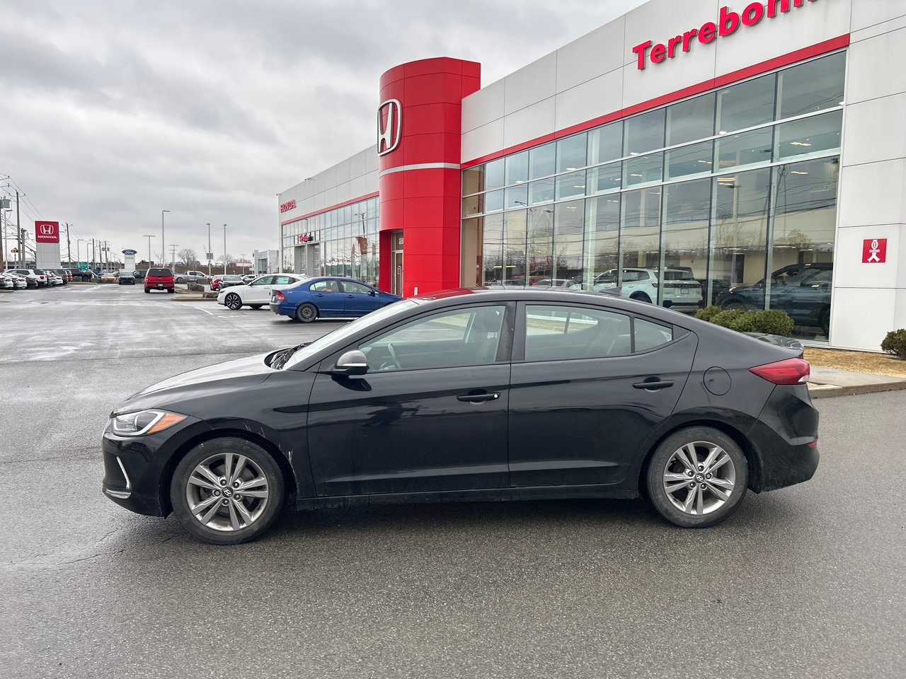 2018 Hyundai Elantra - Image 2