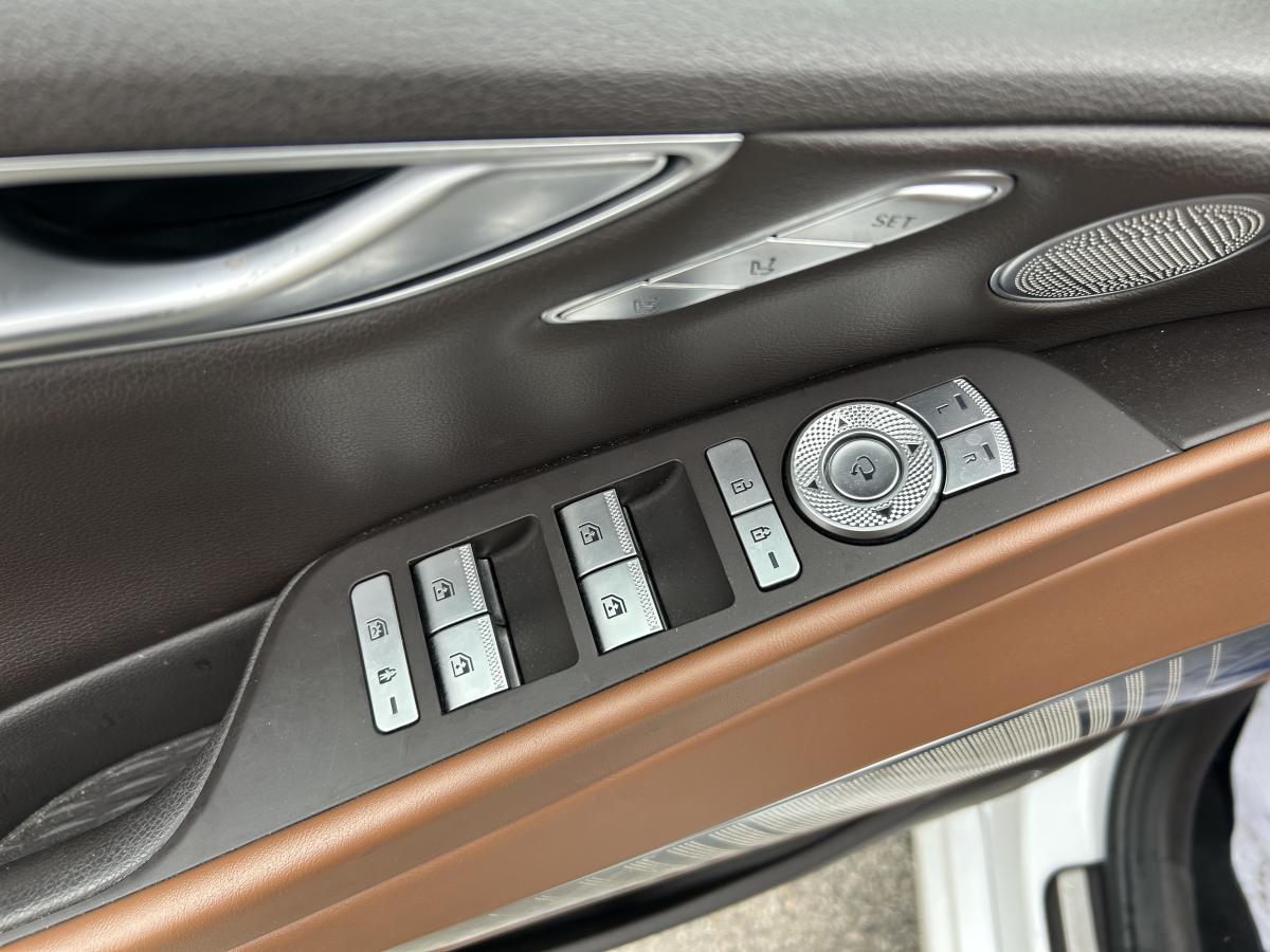 2021 Genesis G80 - Image 15
