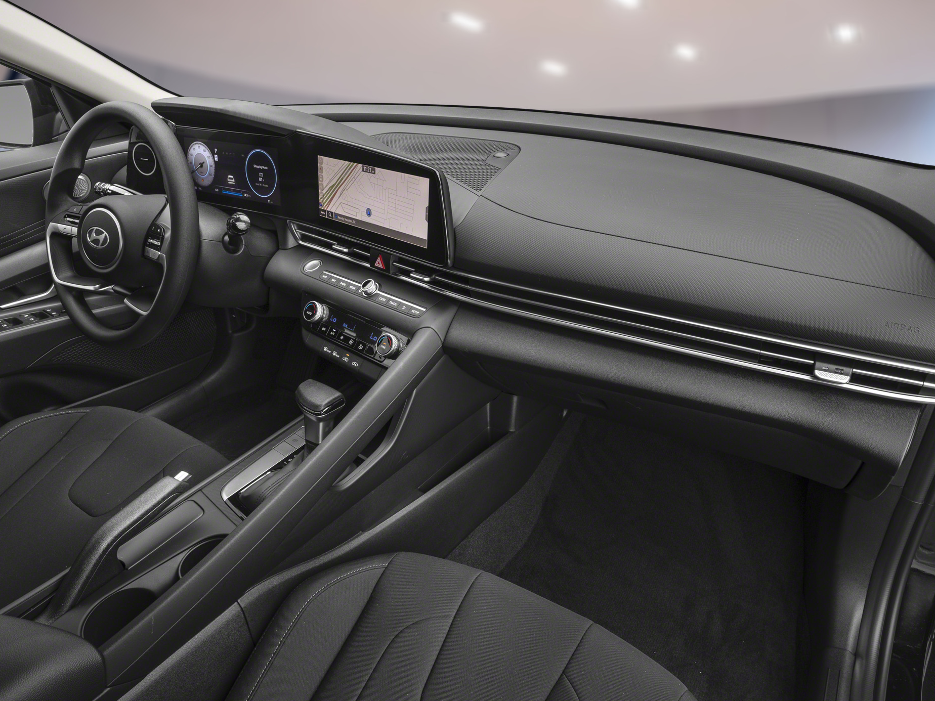 2026 Hyundai Elantra - Image 13