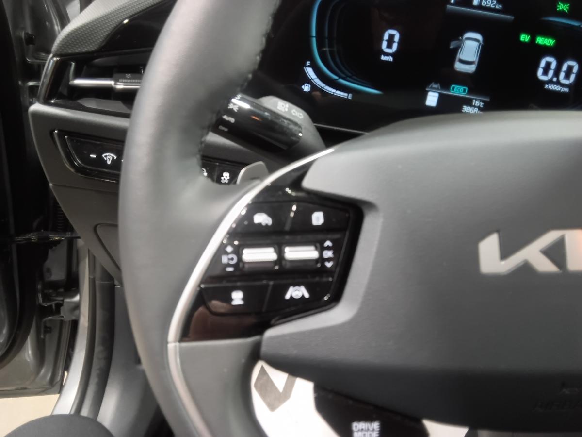 2025 Kia Niro - Image 26