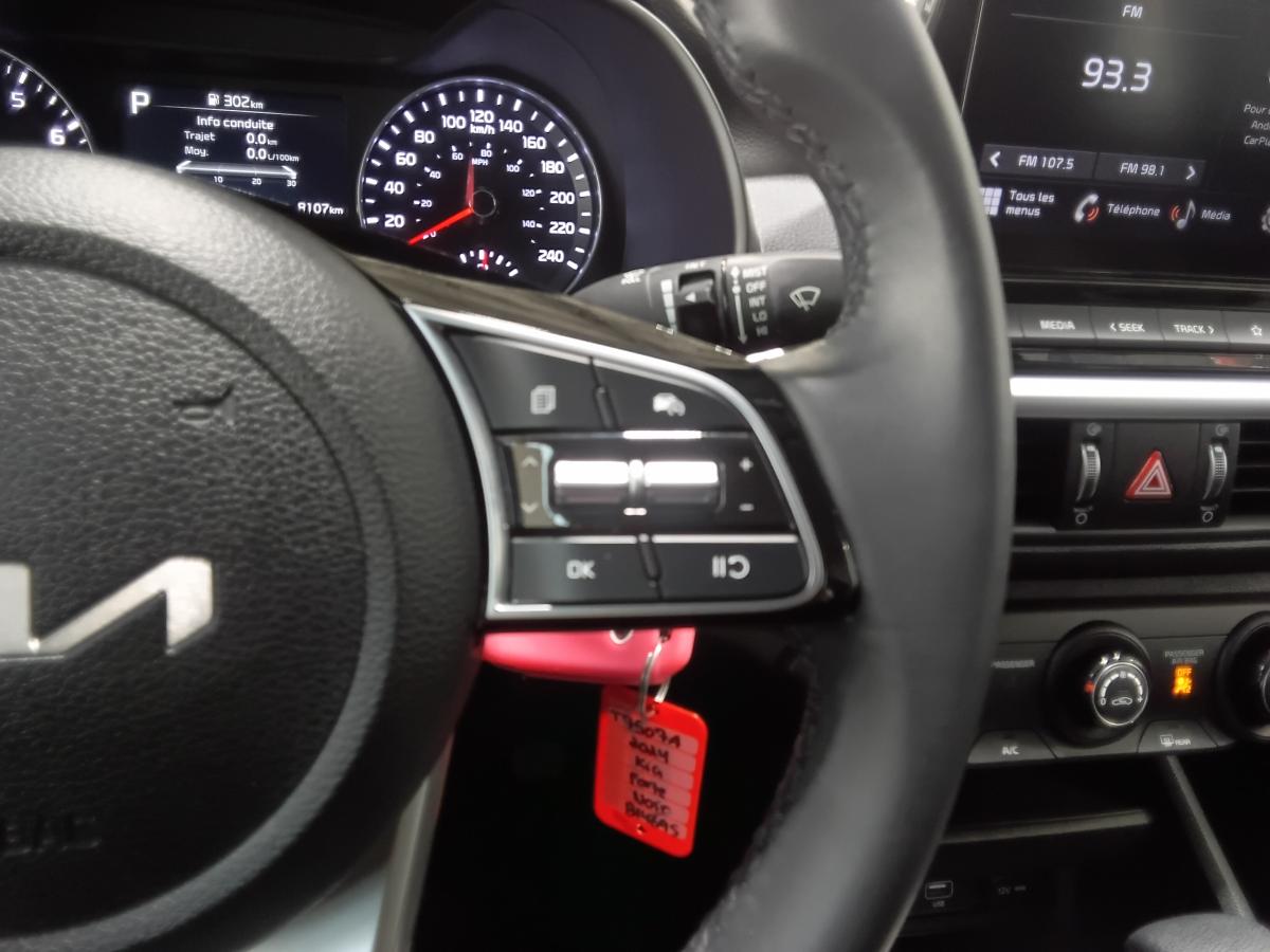 2024 Kia Forte - Image 27