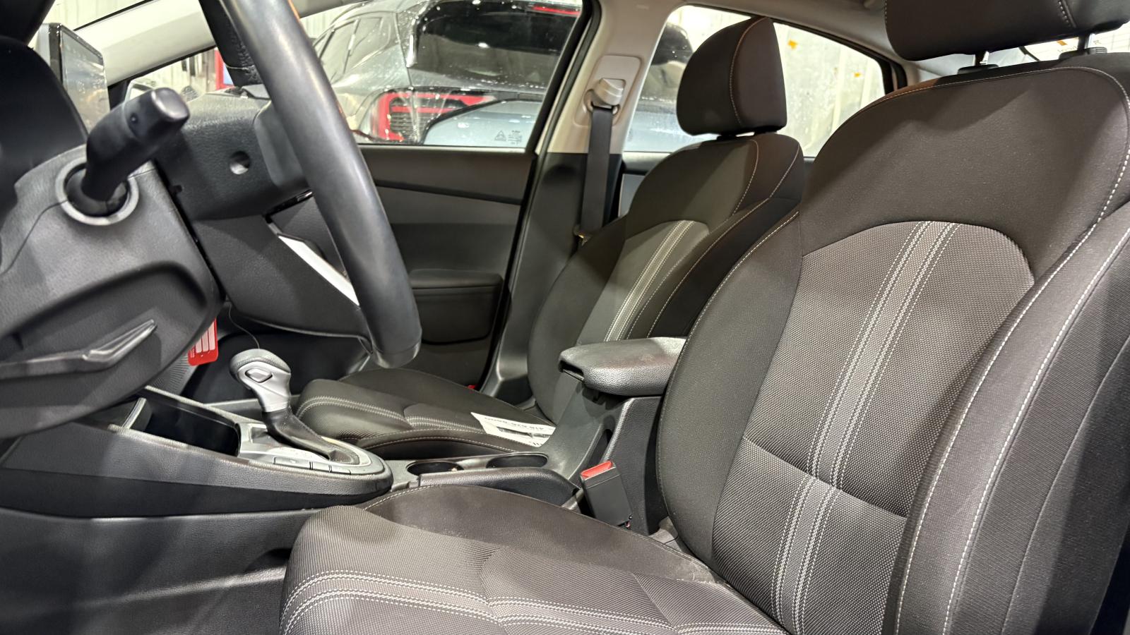 2022 Kia Forte - Image 13