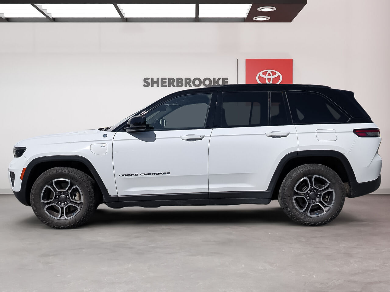 2022 Jeep Grand Cherokee 4xe - Image 2