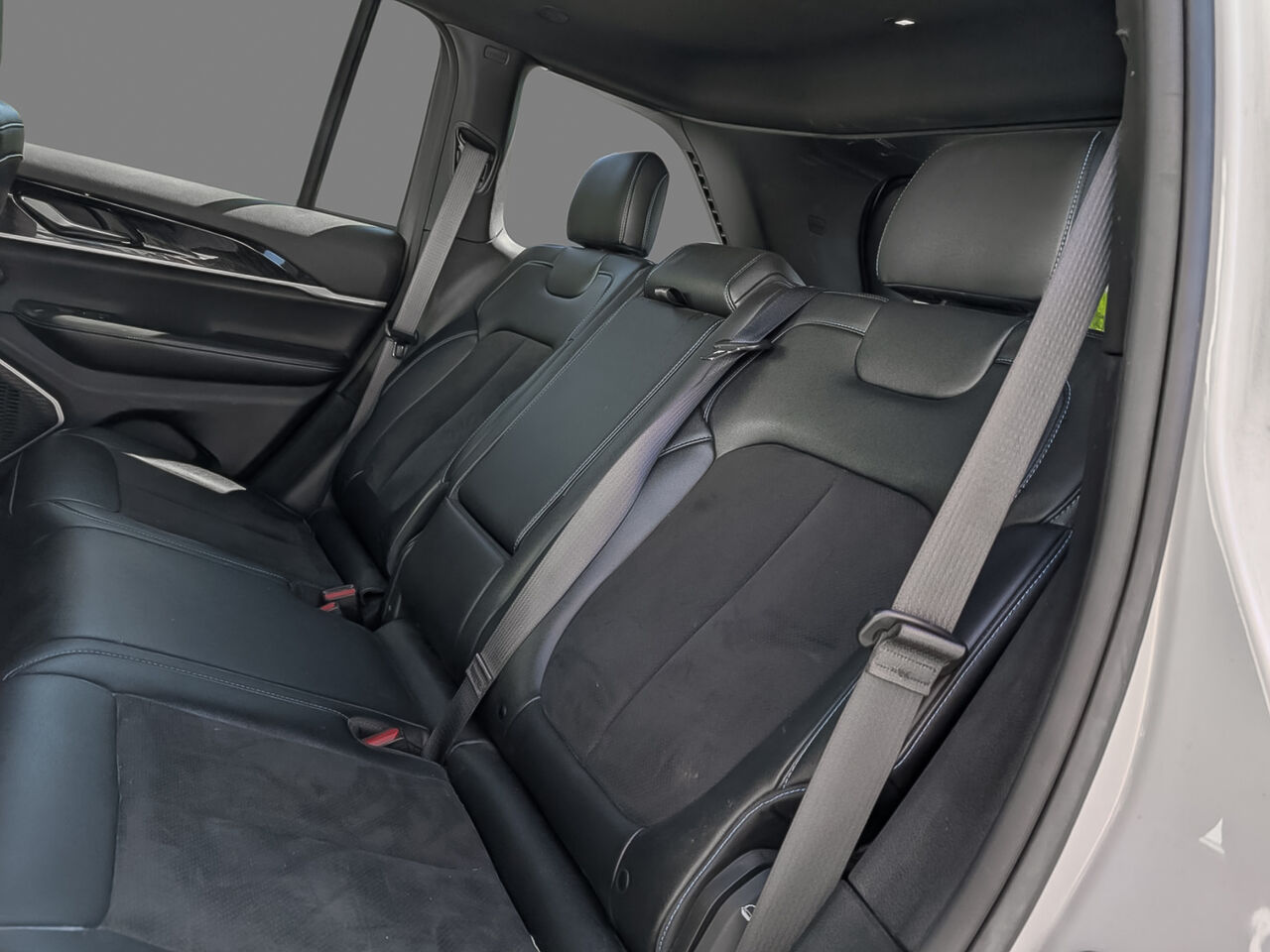 2022 Jeep Grand Cherokee 4xe - Image 9