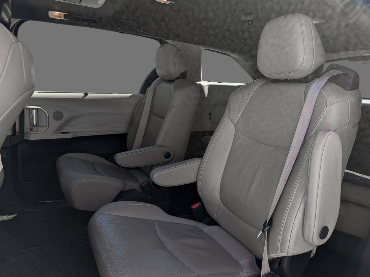 2021 Toyota Sienna - Image 11