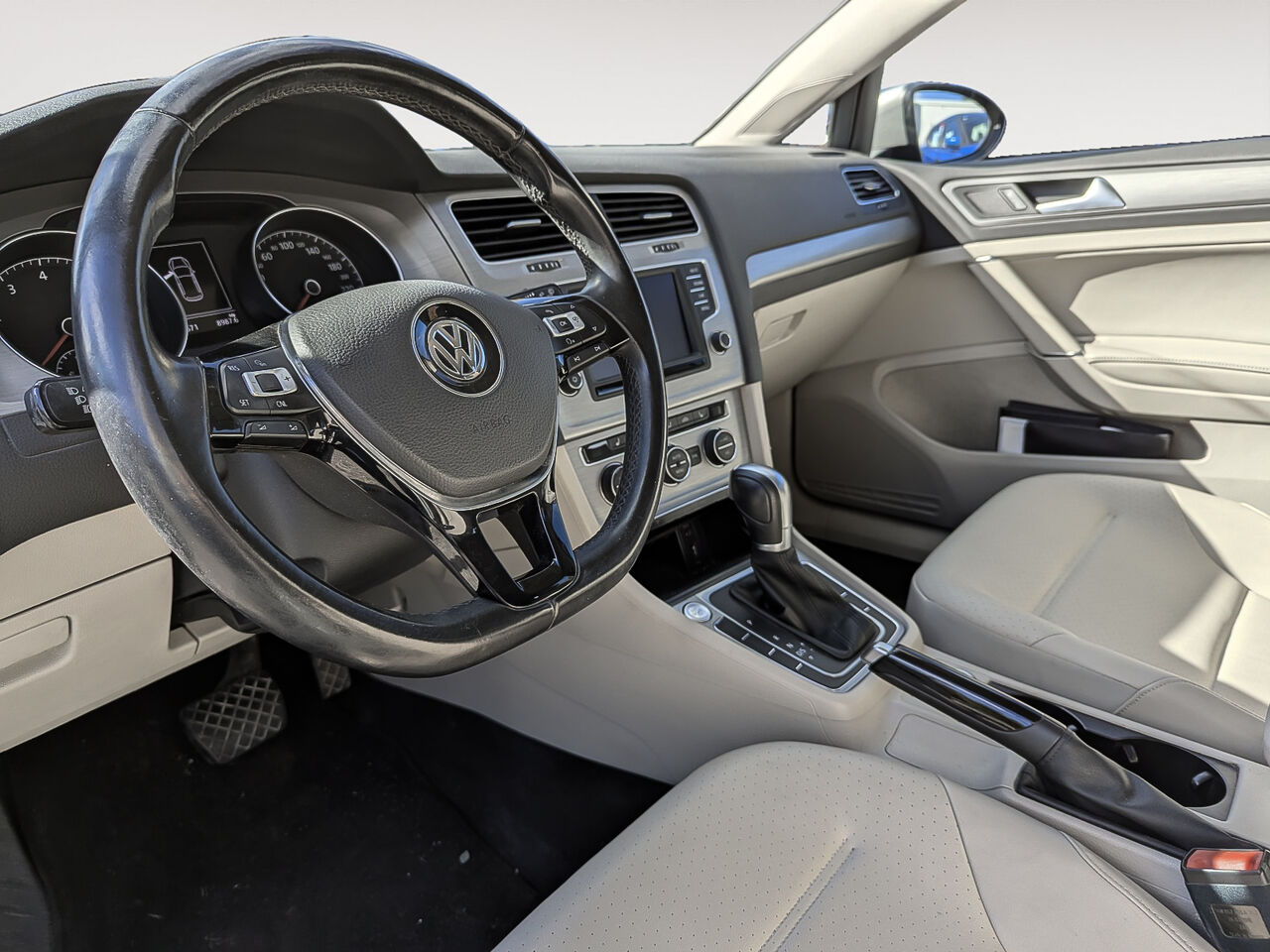 2017 Volkswagen Golf - Image 7