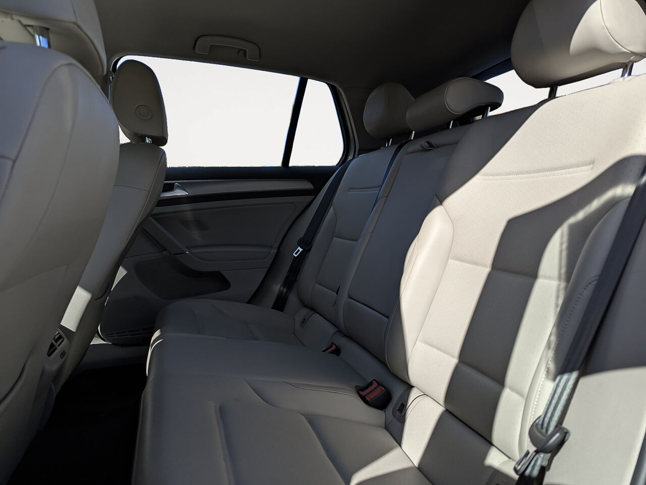 2017 Volkswagen Golf - Image 8