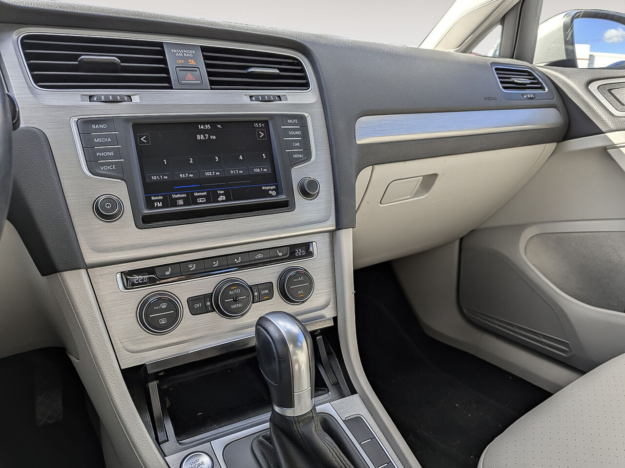 2017 Volkswagen Golf - Image 10