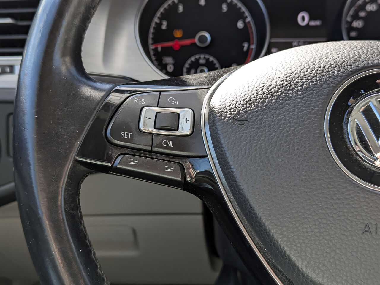 2017 Volkswagen Golf - Image 16