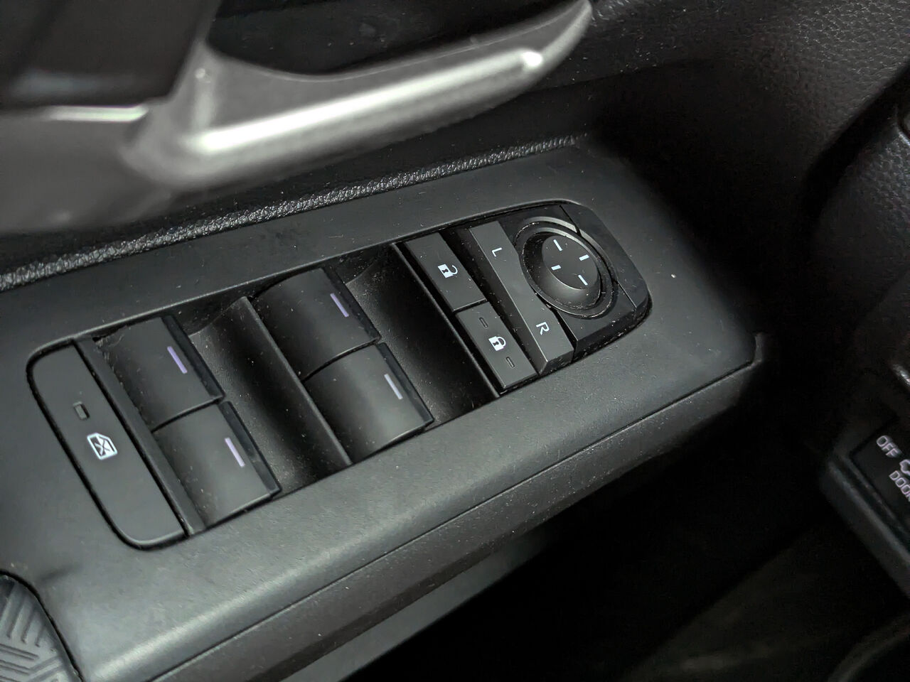 2024 Toyota Tacoma Hybride - Image 21