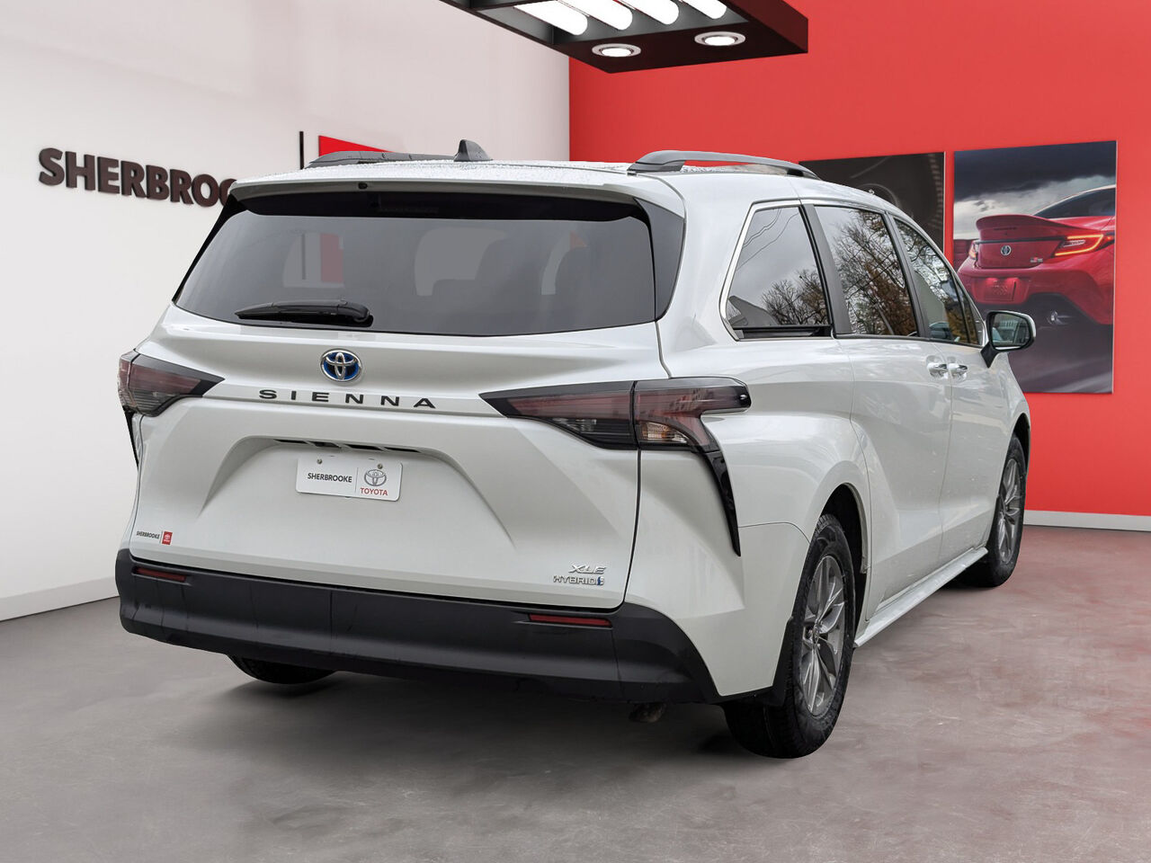 2024 Toyota Sienna - Image 3