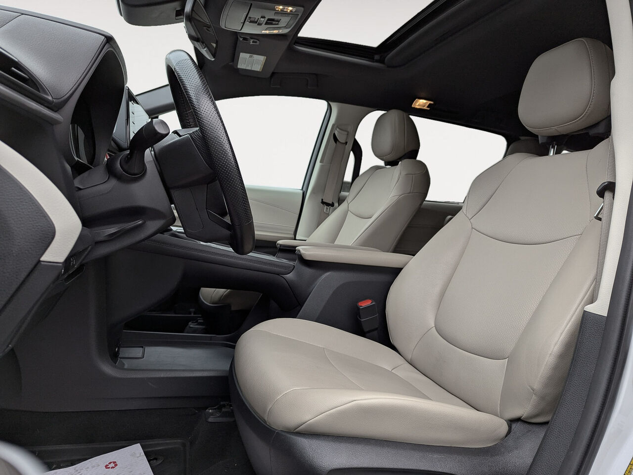 2024 Toyota Sienna - Image 7