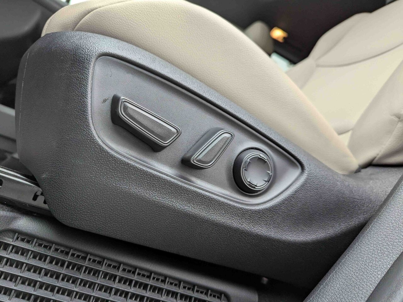 2024 Toyota Sienna - Image 8