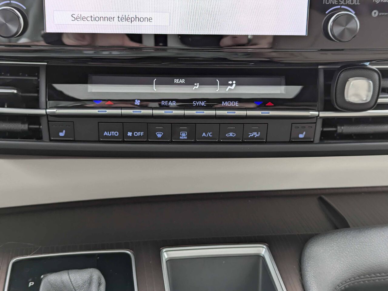 2024 Toyota Sienna - Image 13