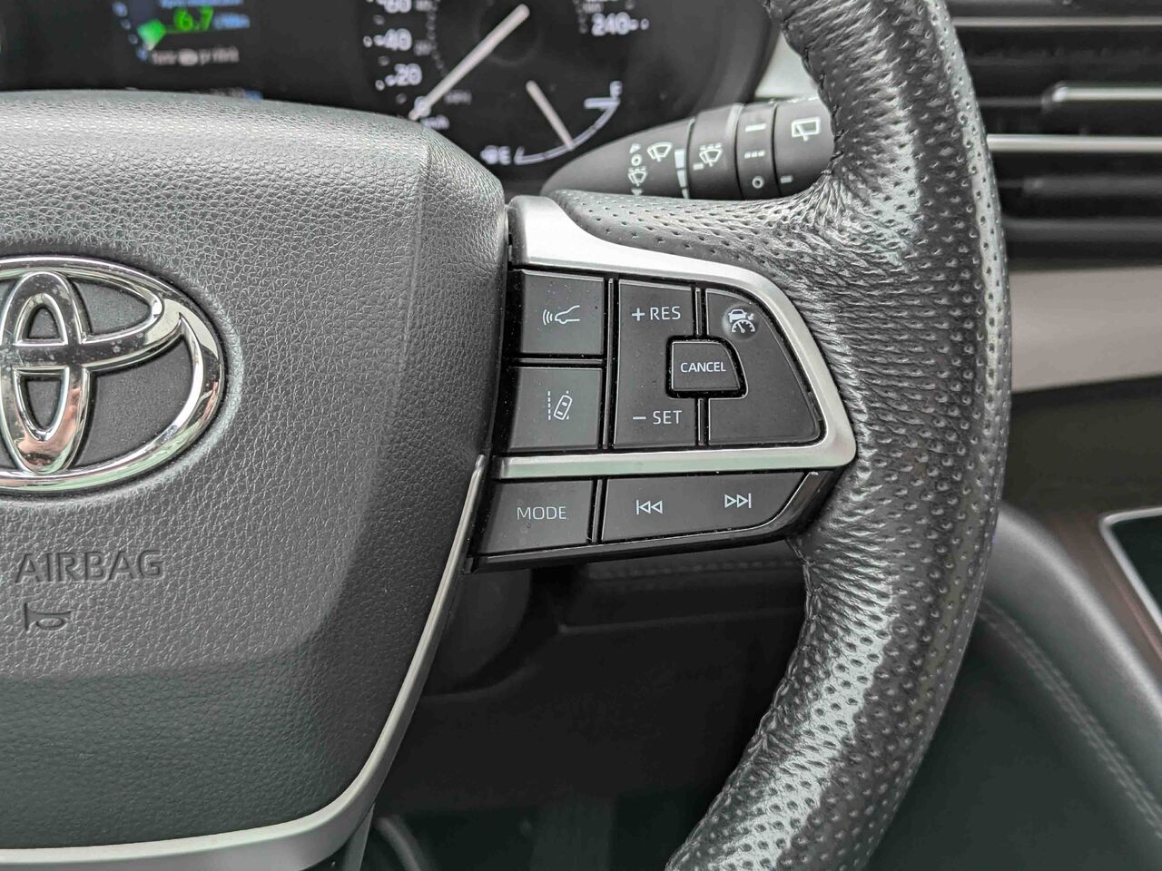 2024 Toyota Sienna - Image 15