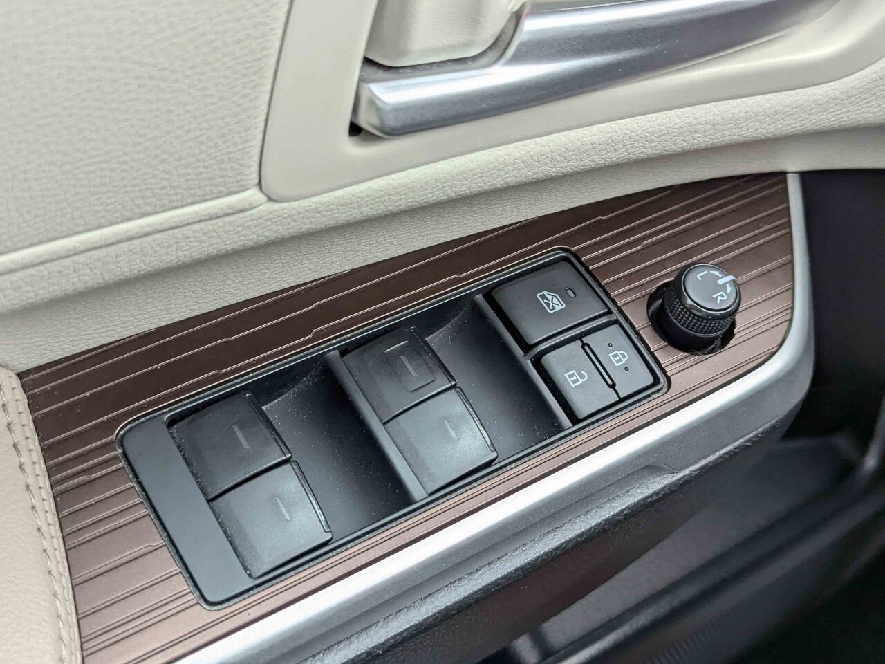 2024 Toyota Sienna - Image 19