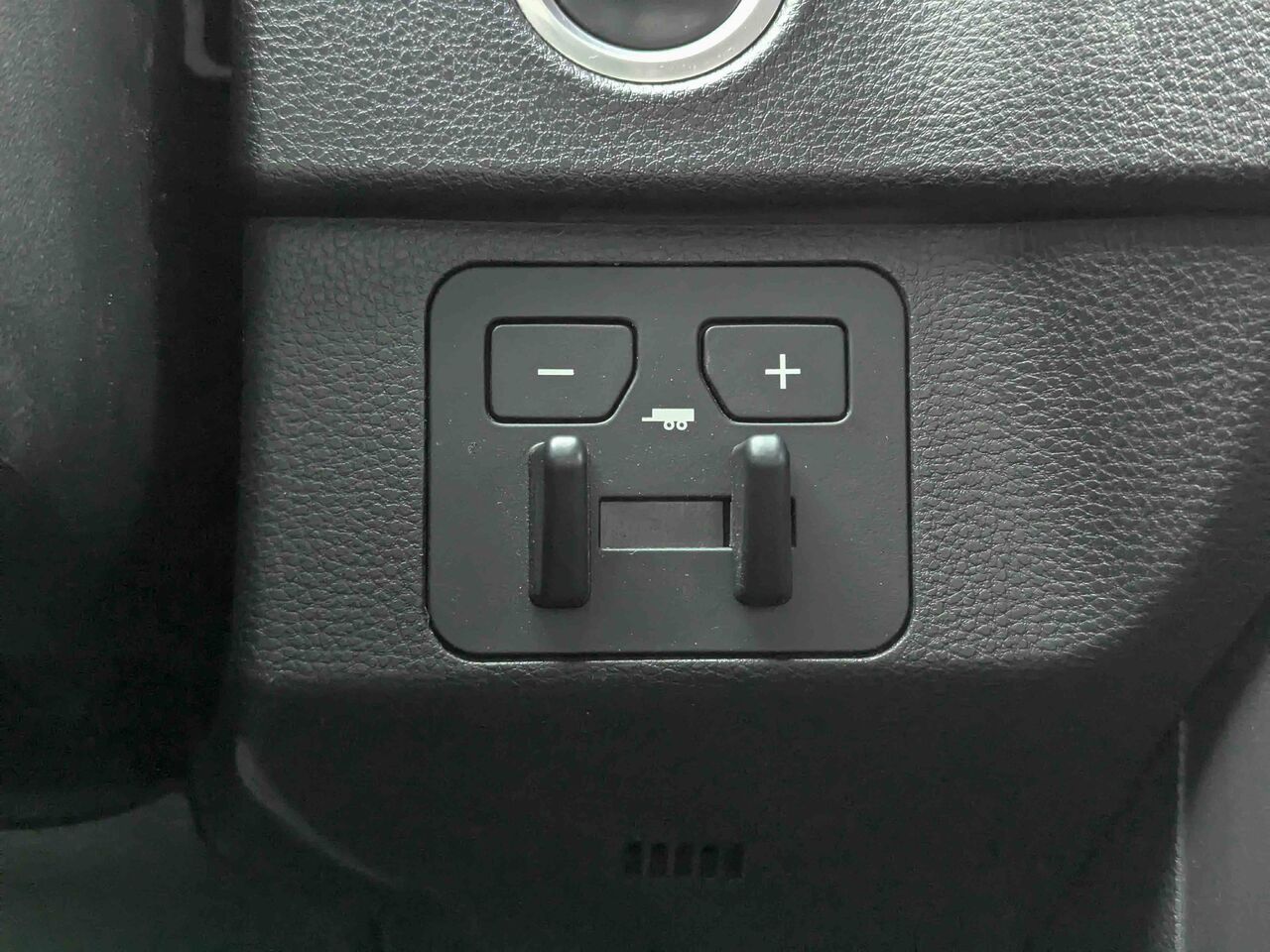2023 Toyota Tundra - Image 15
