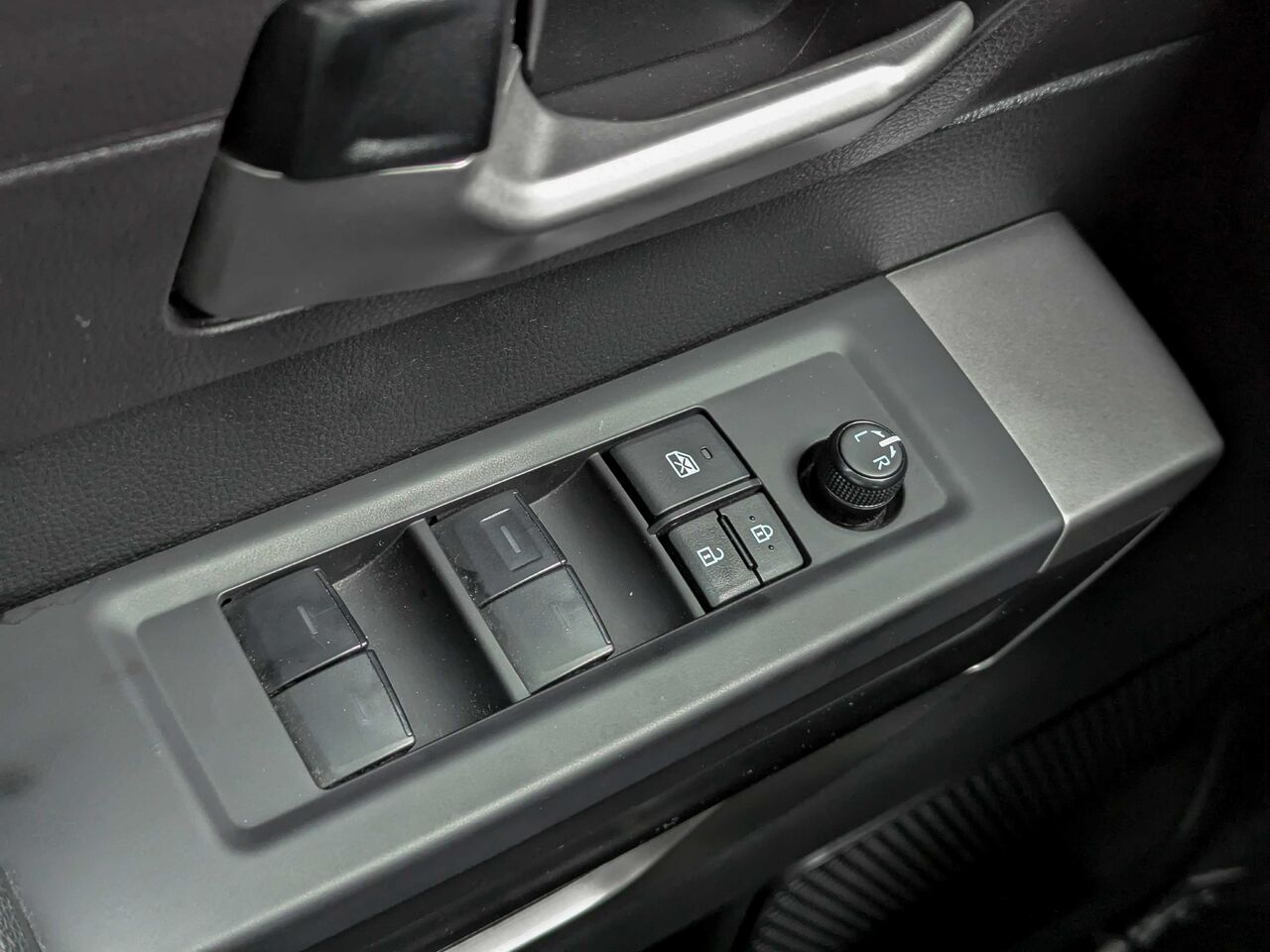 2023 Toyota Tundra - Image 21