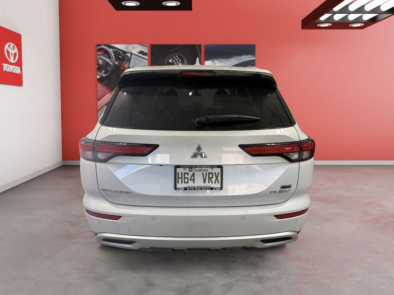 2025 Mitsubishi Outlander PHEV - Image 5