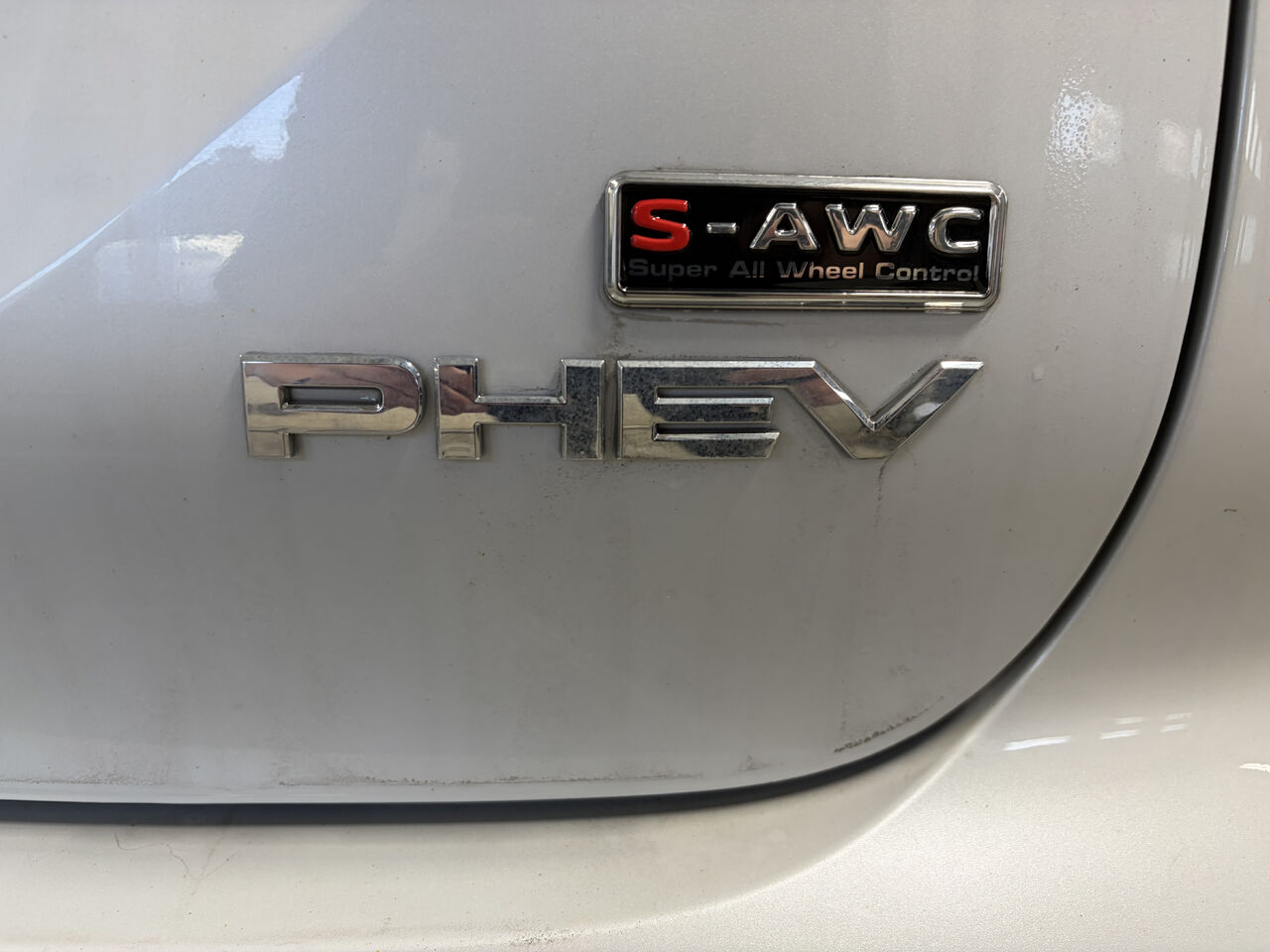 2025 Mitsubishi Outlander PHEV - Image 6