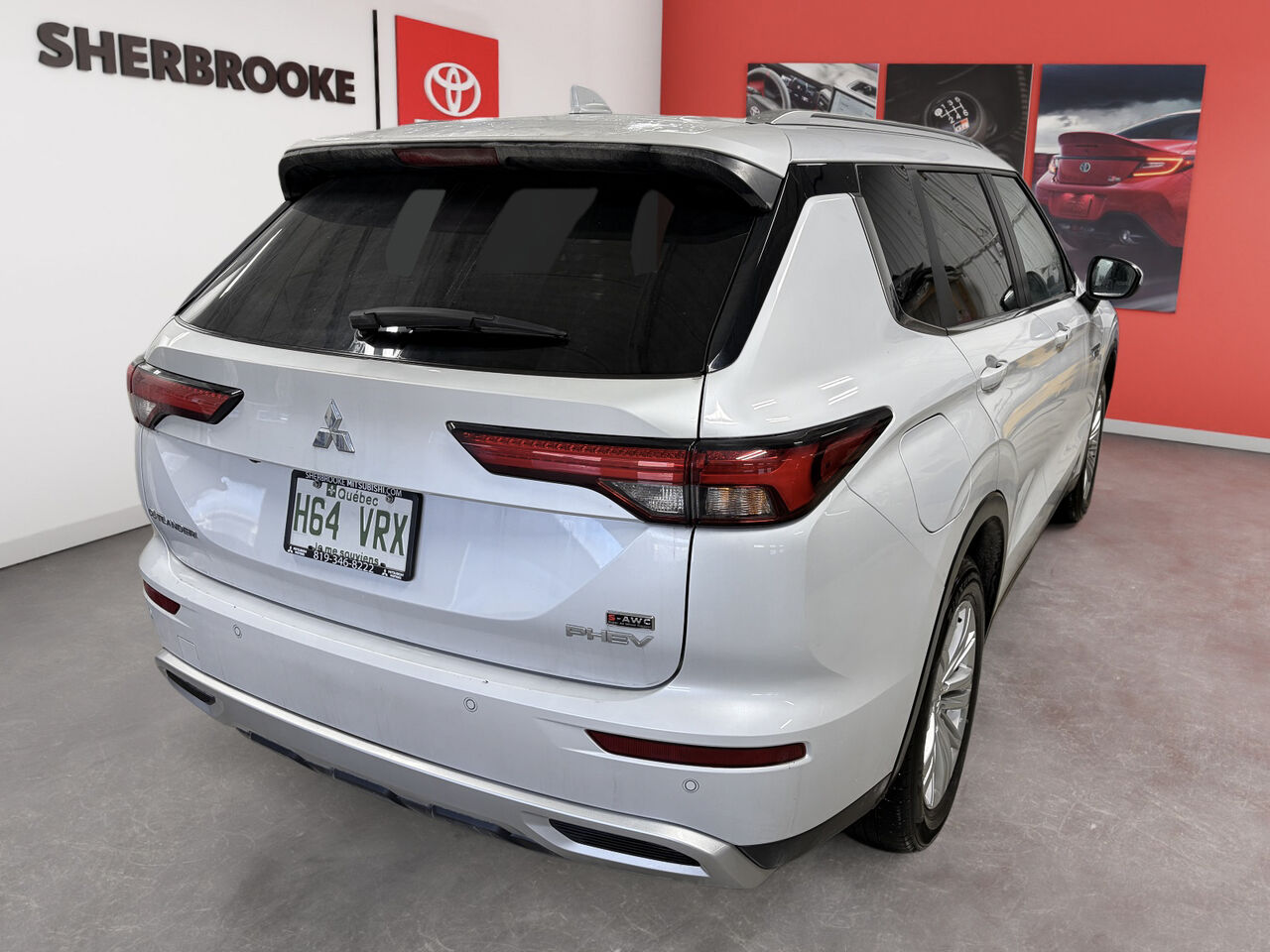 2025 Mitsubishi Outlander PHEV - Image 7